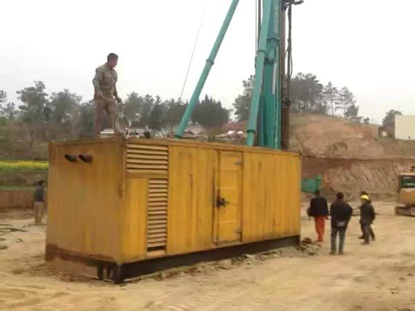平桂如何判断水冷式机油散热器密封件是否需要更换？